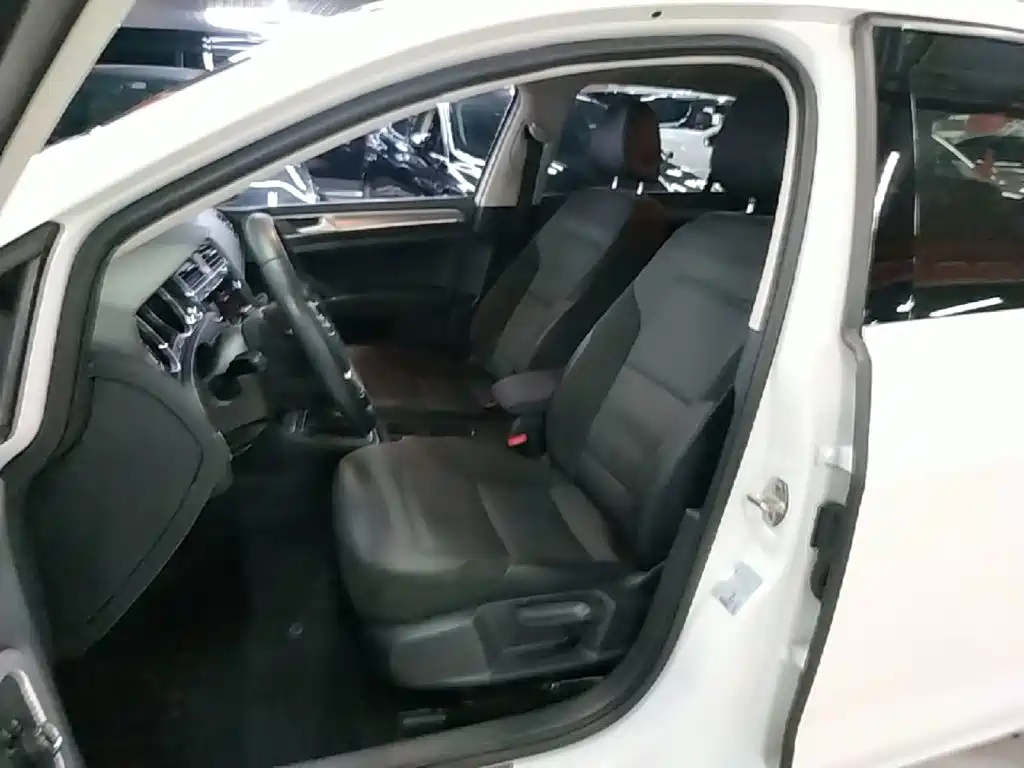 Volkswagen Golf — миниатюра 15