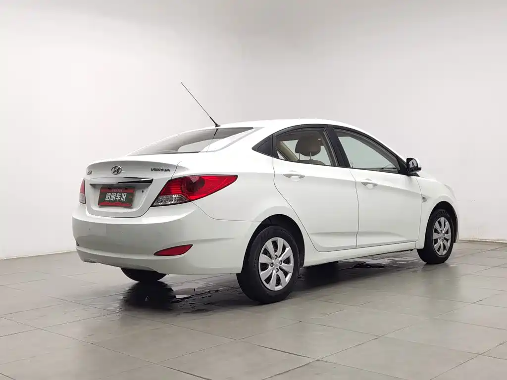 Hyundai Verna — миниатюра 2