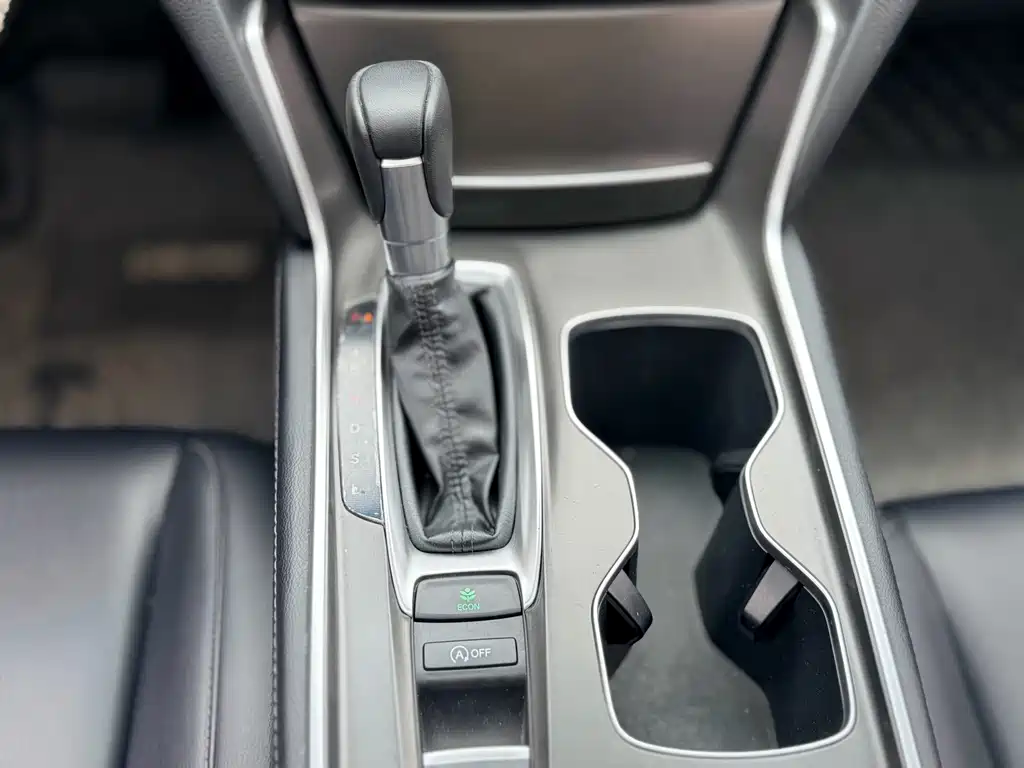 Honda Accord — миниатюра 12
