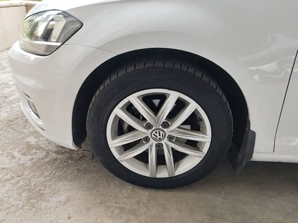 Volkswagen Golf — миниатюра 23