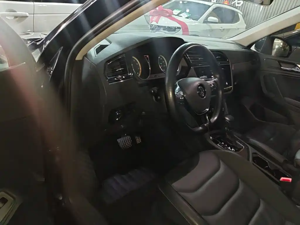 Volkswagen Tiguan L — миниатюра 16