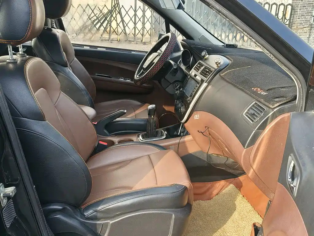 Dongfeng X5 2016 1.6L MT Premium