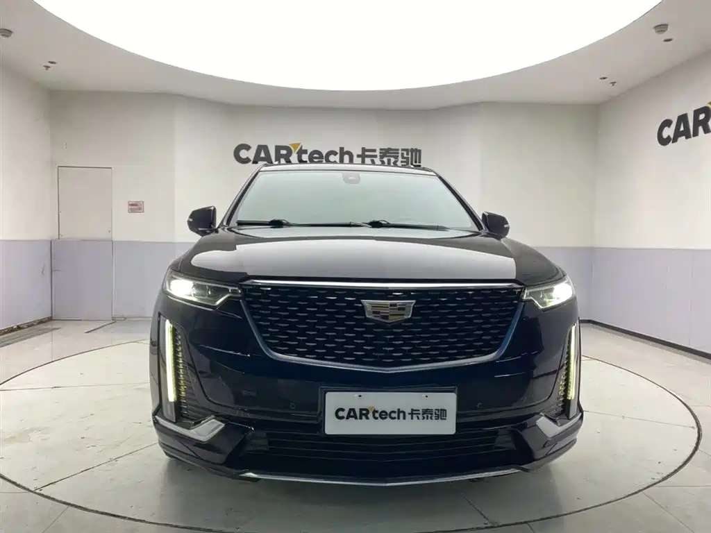 CADILLAC XT6