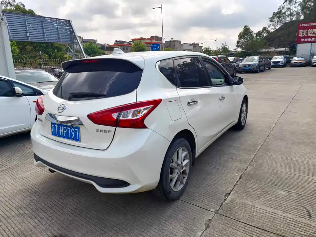 Nissan Tiida — миниатюра 9