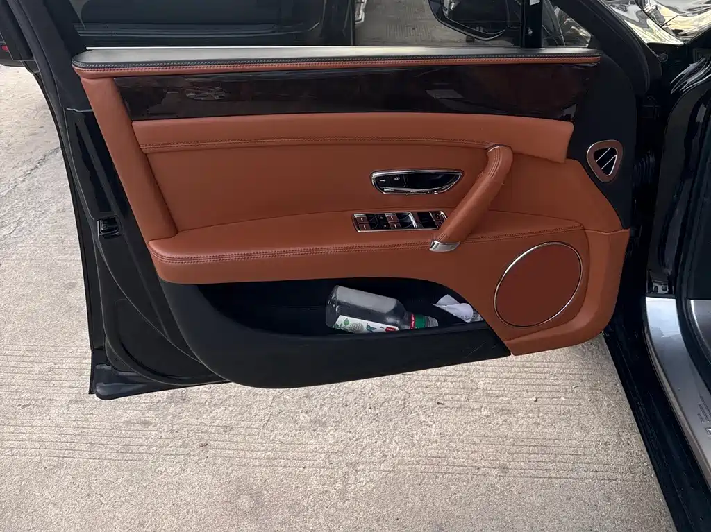 Bentley Flying Spur — миниатюра 6
