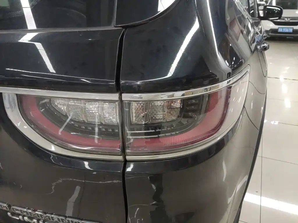 Jeep Grand Commander — миниатюра 8