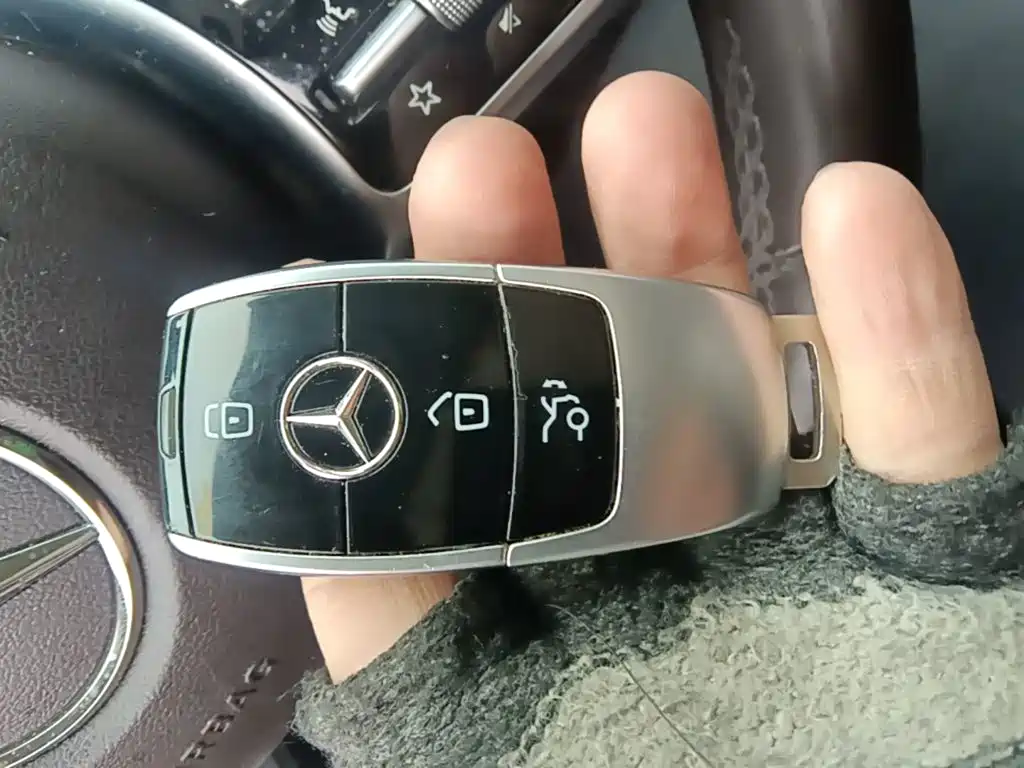 Mercedes-Benz E-Class — миниатюра 13