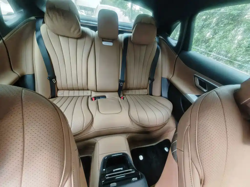 Mercedes-Benz E-Class — миниатюра 6