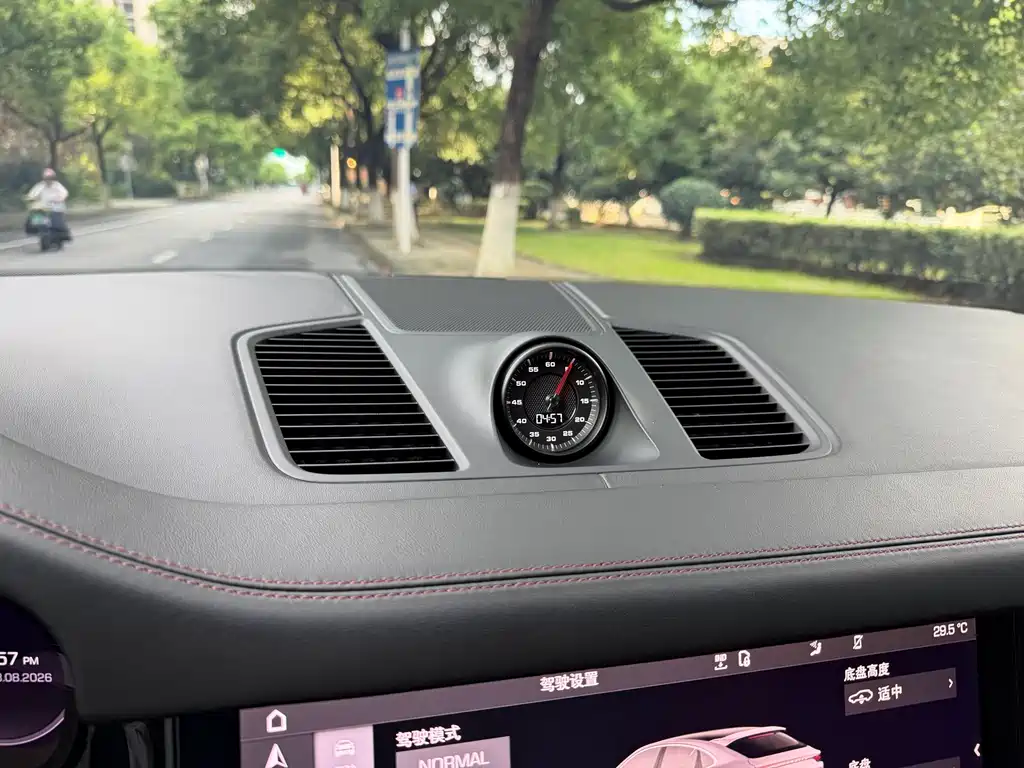 Porsche Cayenne — миниатюра 20