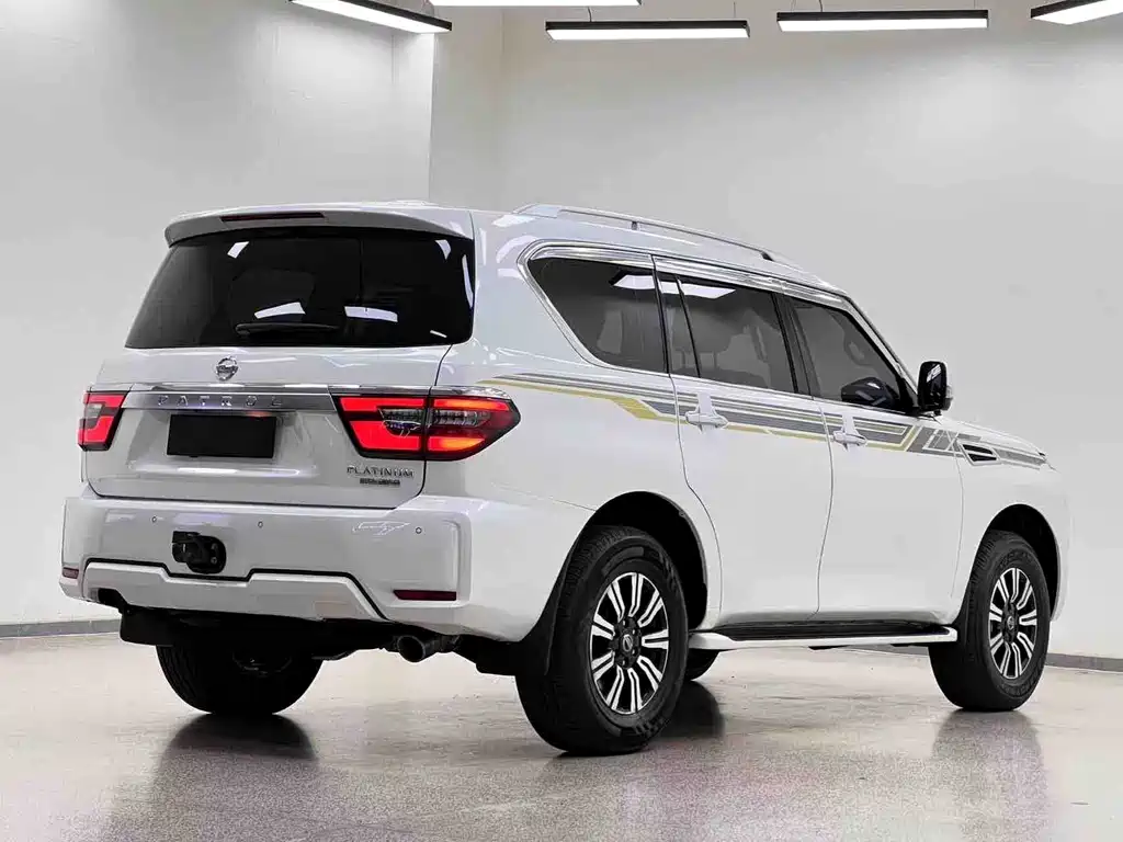 Nissan Patrol — миниатюра 28