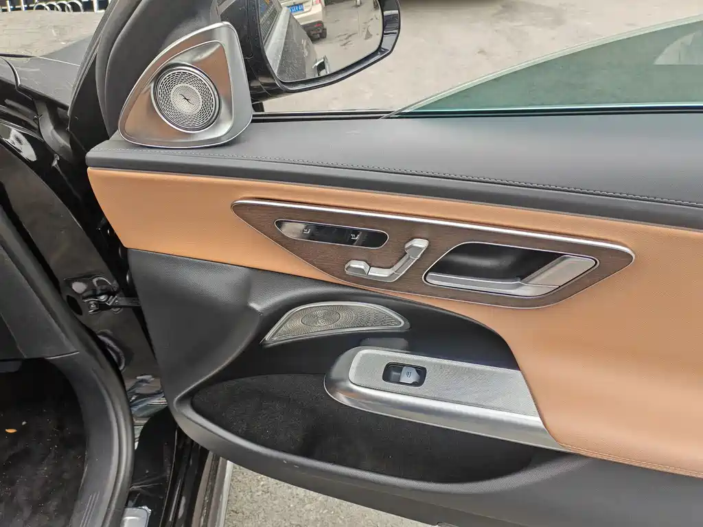 Mercedes-Benz E-Class — миниатюра 7