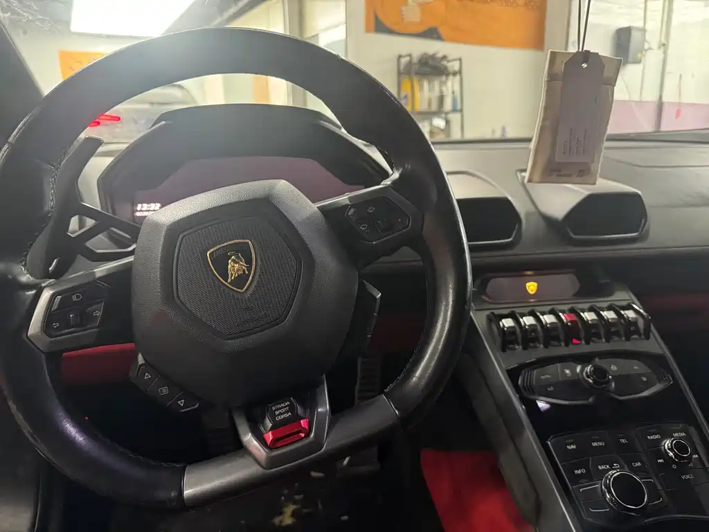 LAMBORGHINI HURACÁN