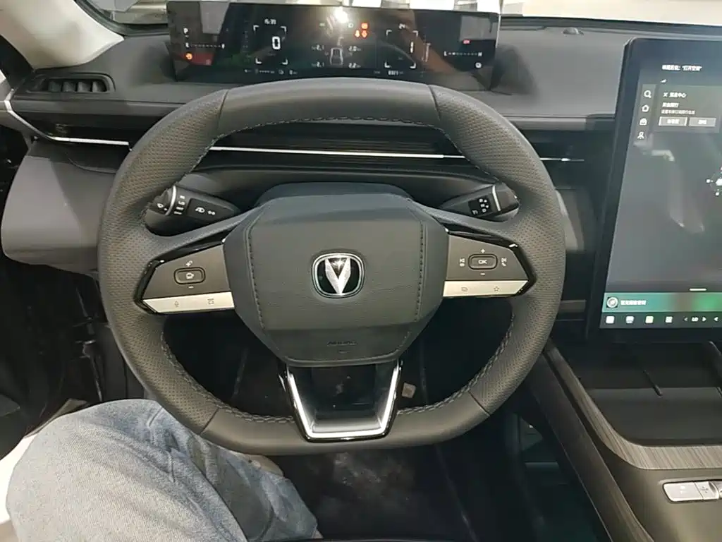 Changan Eado PHEV — миниатюра 11