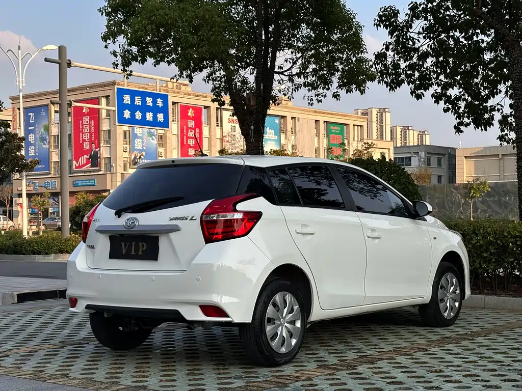 Toyota Yaris L — миниатюра 10