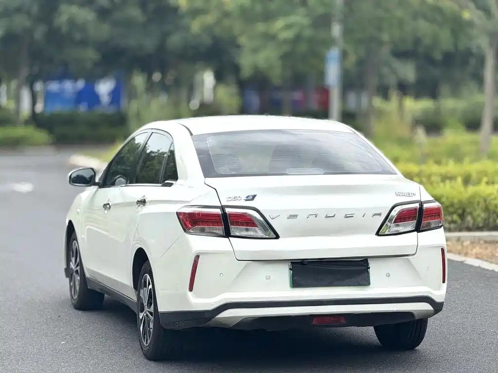Venucia D60 EV — миниатюра 3
