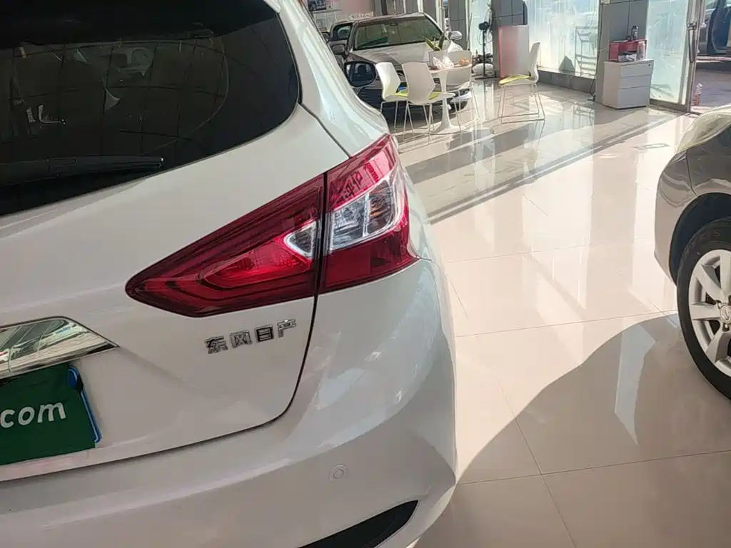 Nissan Tiida — миниатюра 8