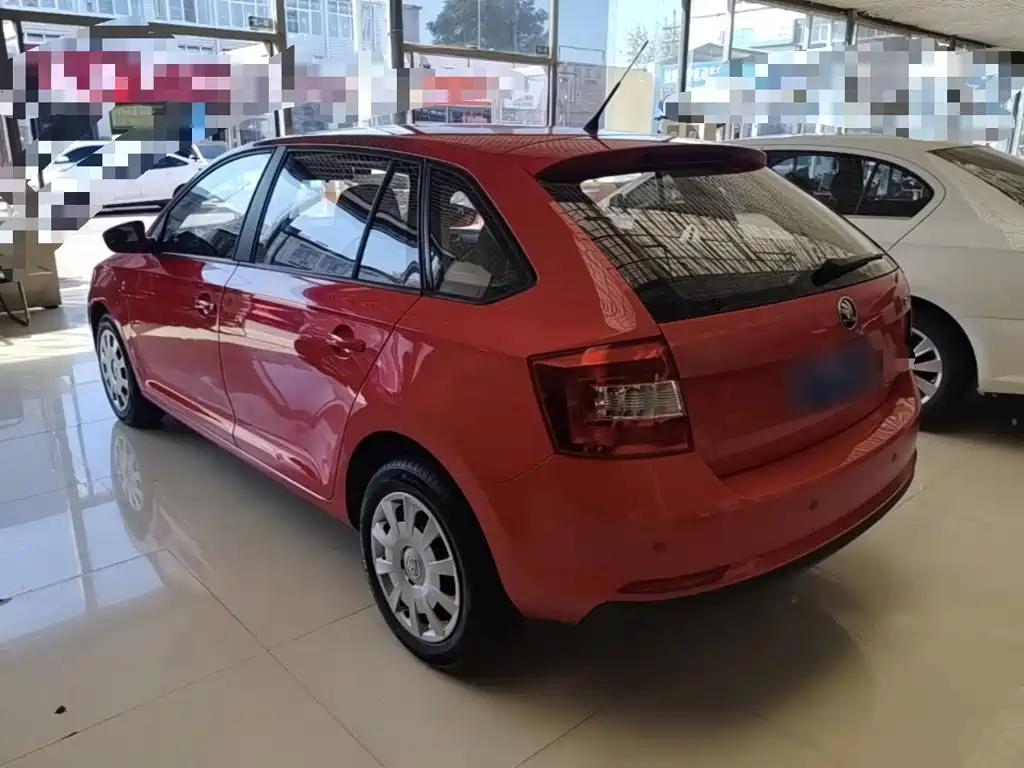Skoda Rapid Spaceback — миниатюра 5