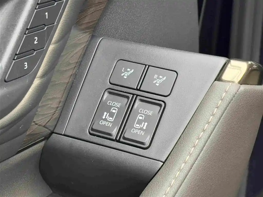 Toyota Alphard — миниатюра 15