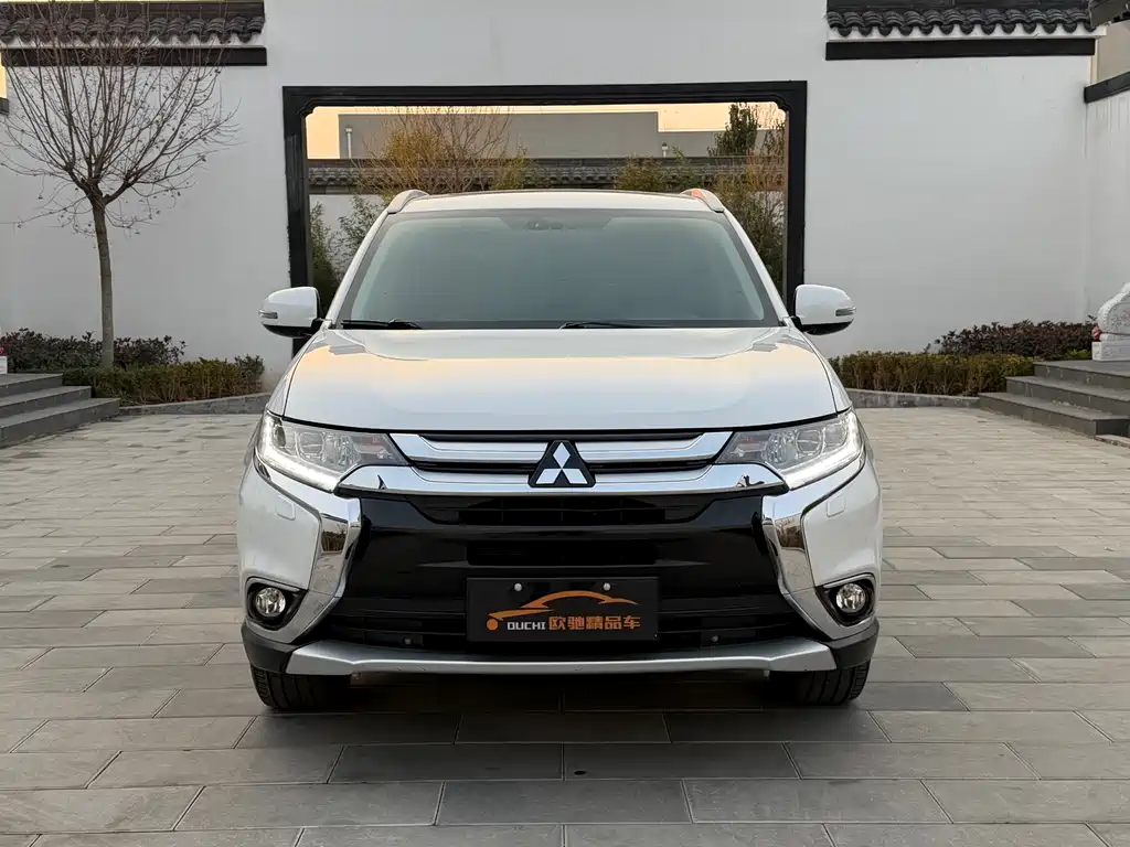 MITSUBISHI OUTLANDER
