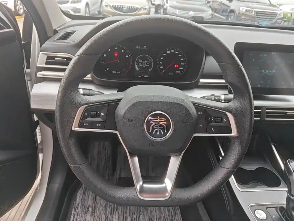 BYD Qin — миниатюра 11