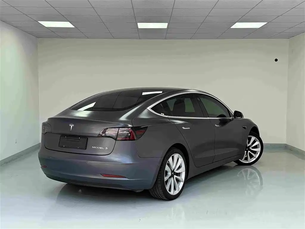 Tesla Model 3 — миниатюра 17