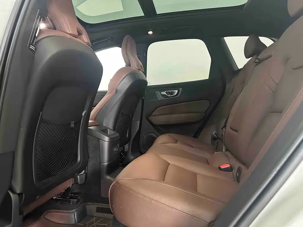 VOLVO XC60 PLUG IN HYBRID