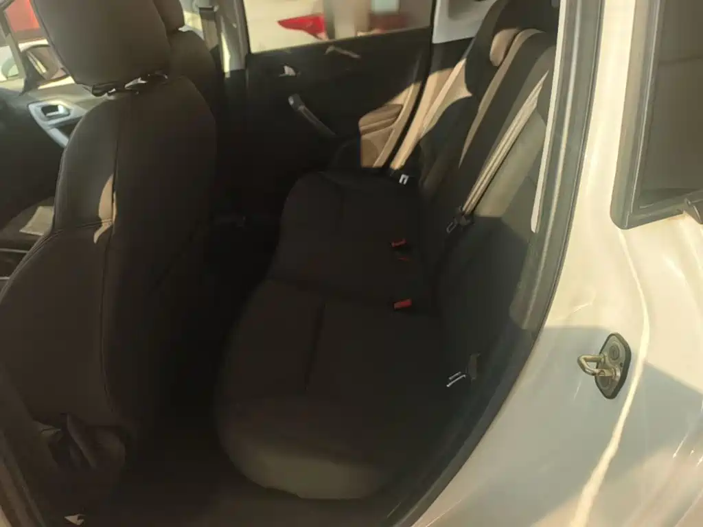 Peugeot 2008 — миниатюра 17