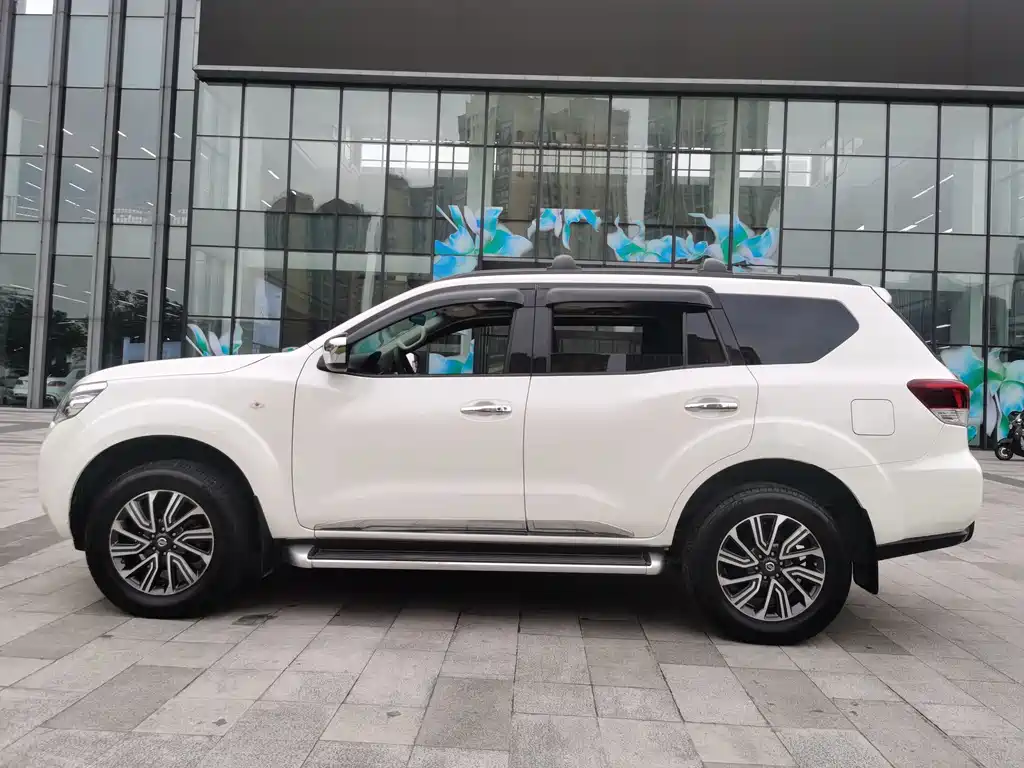 Nissan Terra 2018 2.5L AT Luxury