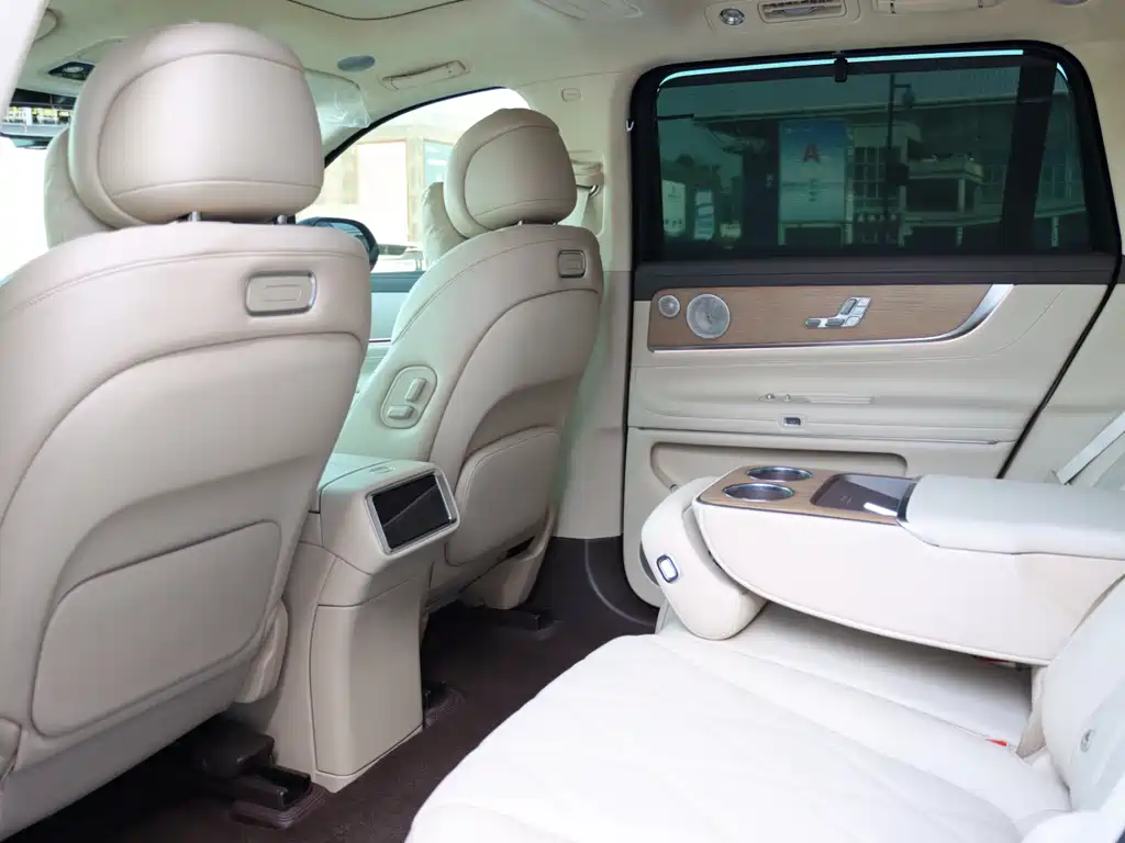 AITO ASK THE WORLD M9