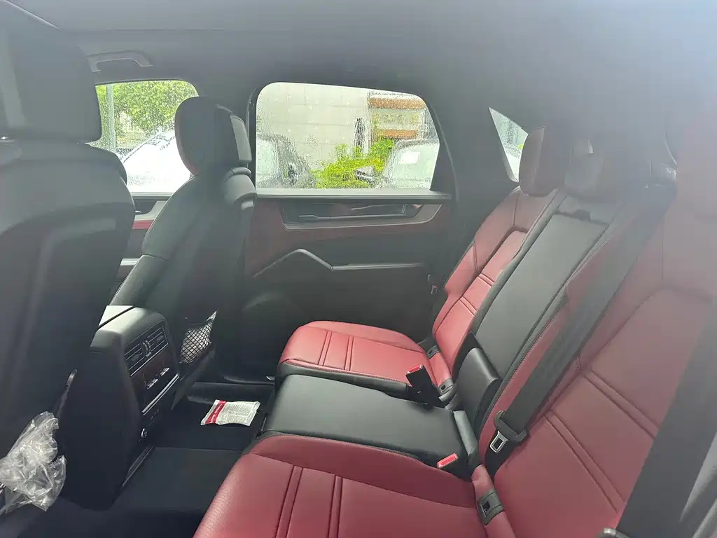 Porsche Cayenne — миниатюра 10