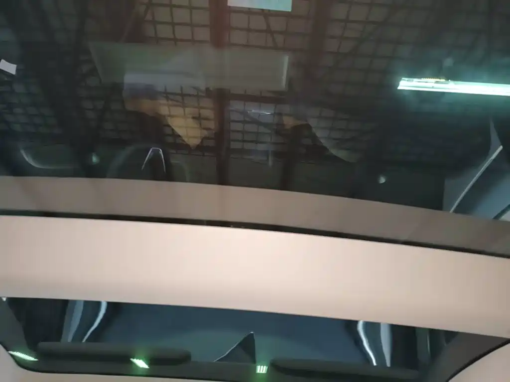 Tesla Model 3 — миниатюра 18