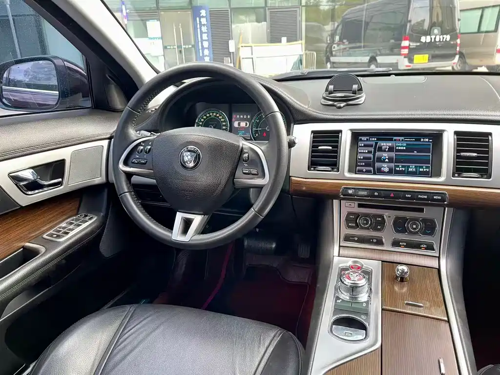 Jaguar XF — миниатюра 13