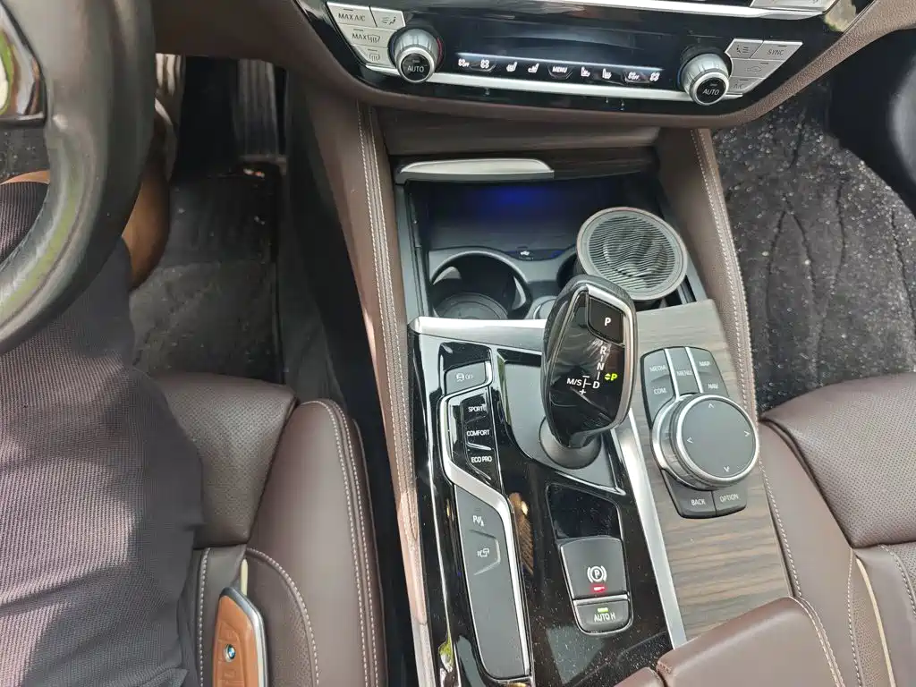 BMW 5 Series — миниатюра 10