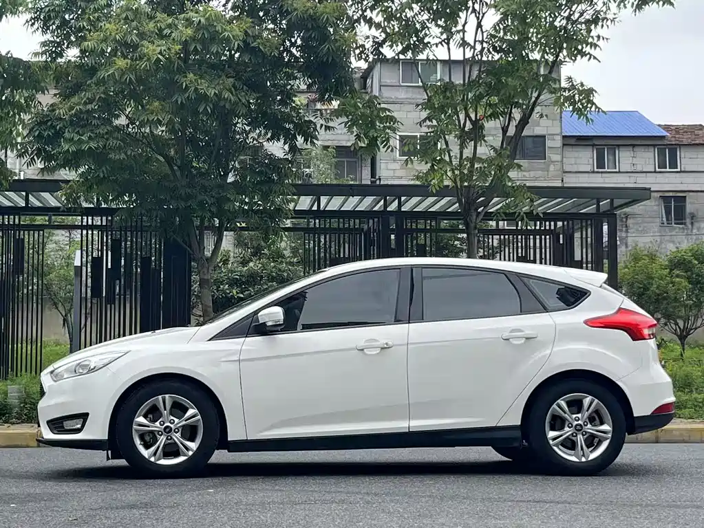 Ford Focus 2015 1.6L AT Comfort