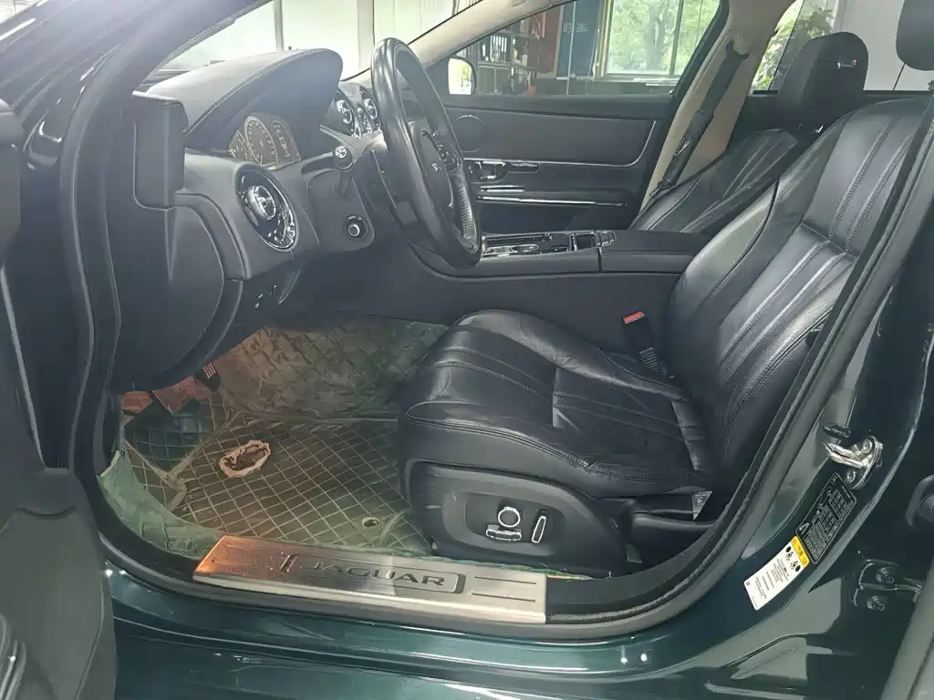 Jaguar XJ — миниатюра 7