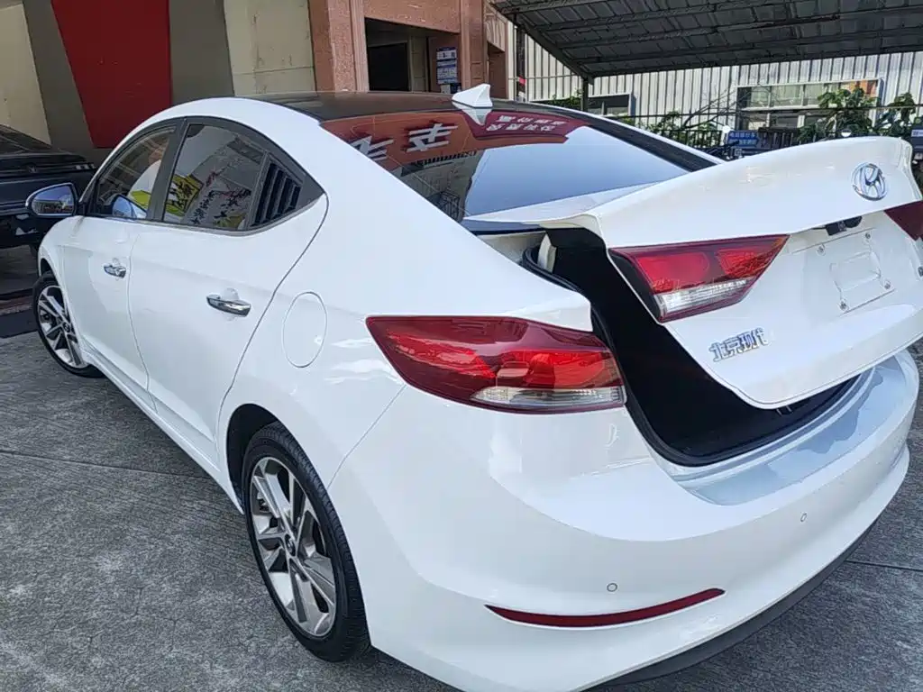 Hyundai Elantra — миниатюра 5