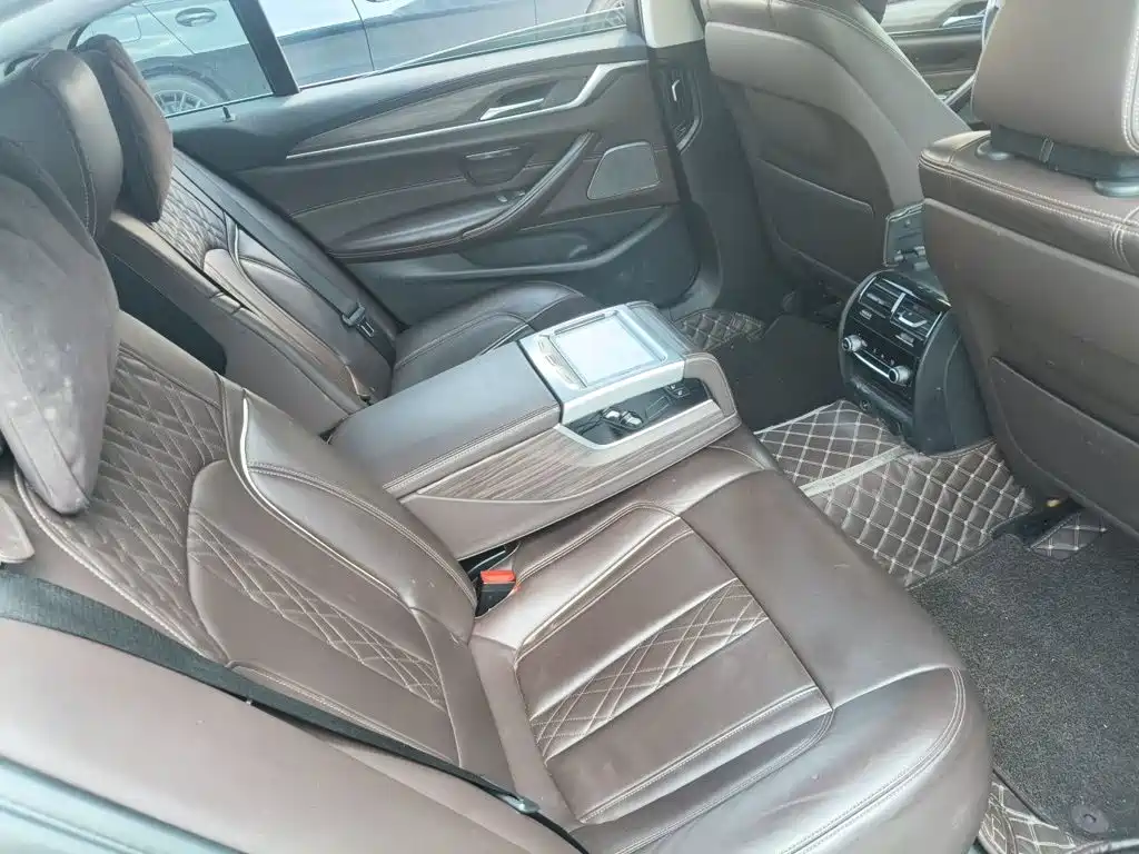 BMW 5 Series — миниатюра 15