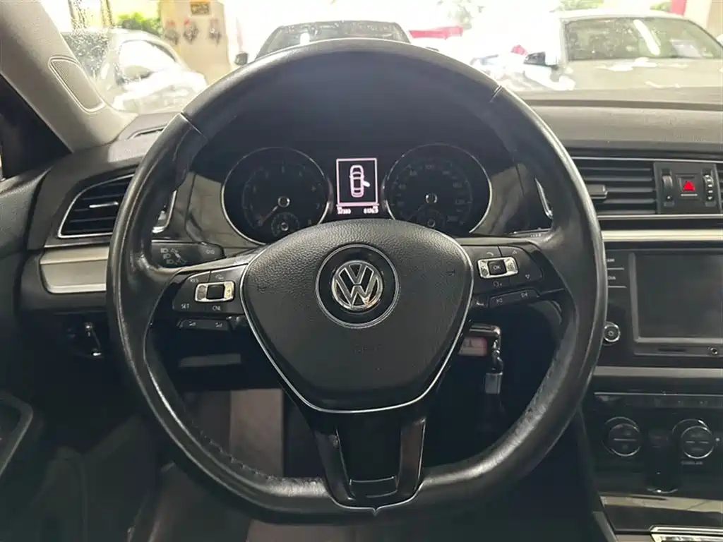 VOLKSWAGEN LINGDU