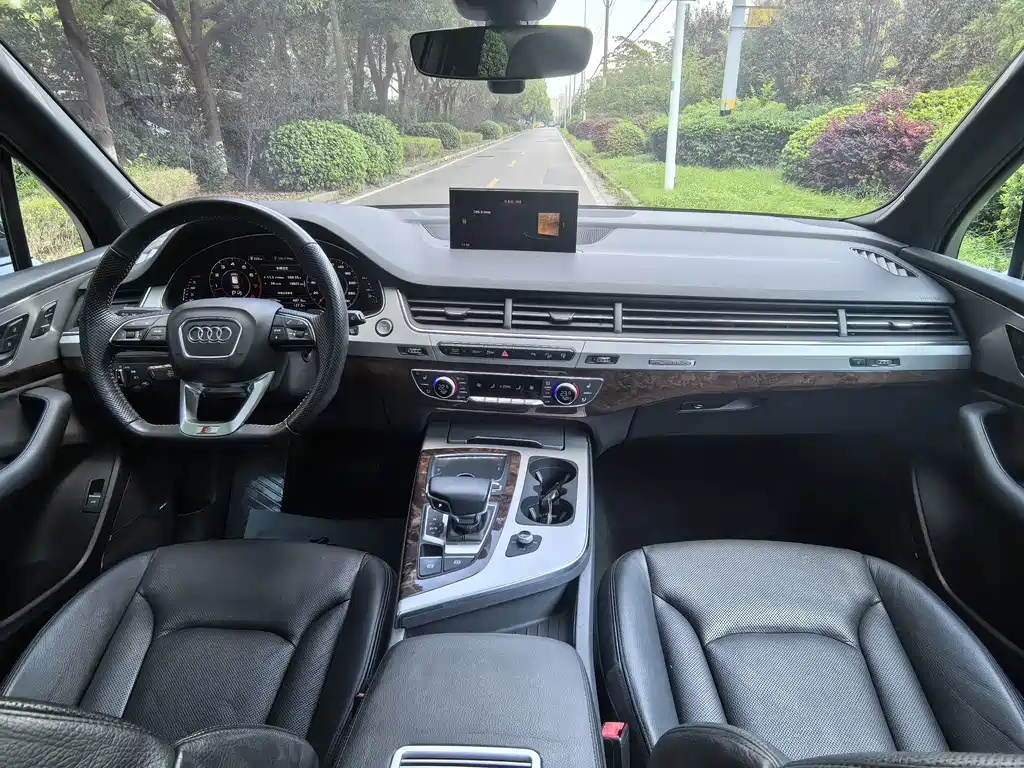 Audi Q7 — миниатюра 11