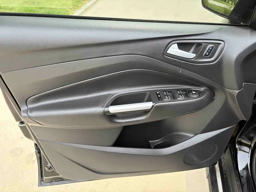 Ford Kuga — миниатюра 12
