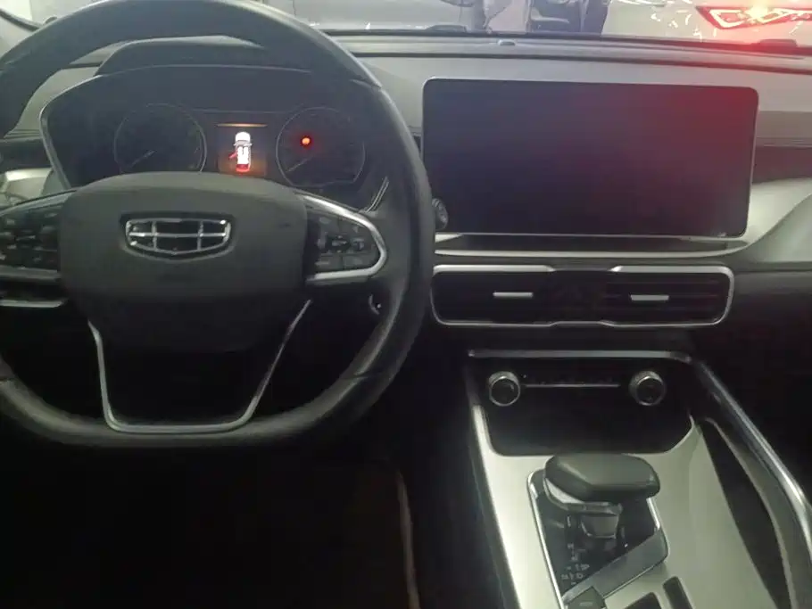 Geely Binyue — миниатюра 12