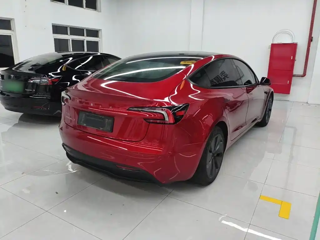 Tesla Model 3 — миниатюра 7