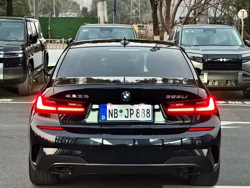 BMW 3 SERIES