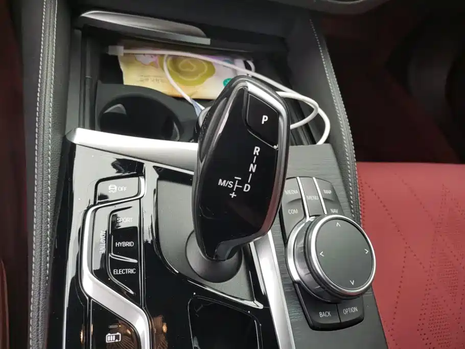 BMW 5 Series New Energy — миниатюра 16
