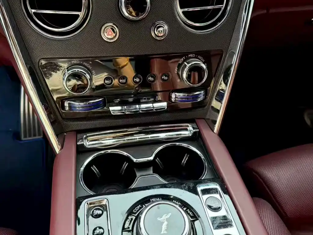 Rolls-Royce Cullinan 2018 мест