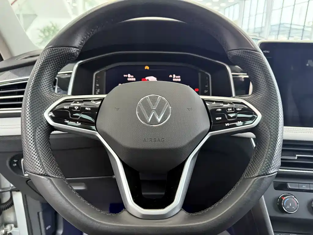 Volkswagen Tiguan L — миниатюра 16