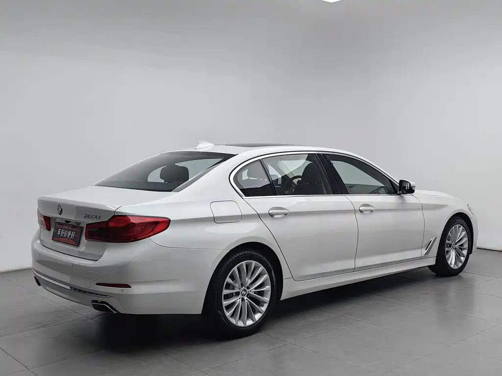 BMW 5 Series — миниатюра 2