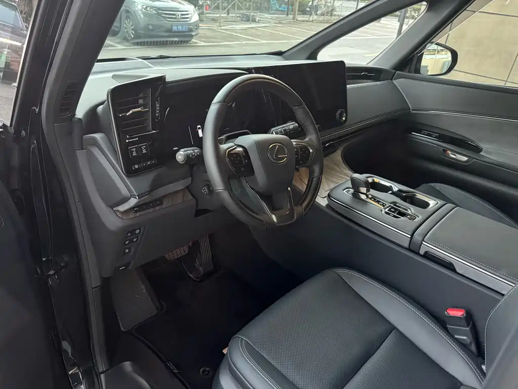 Lexus LM — миниатюра 4