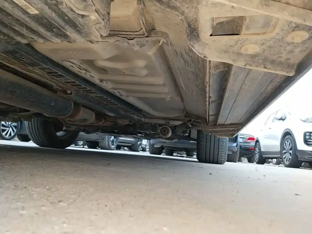 Ford Explorer (Import) — миниатюра 21