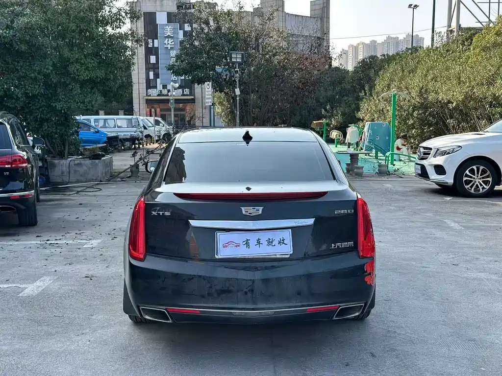 CADILLAC XTS